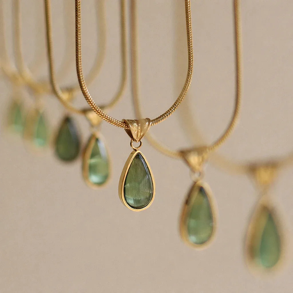Elegantgoldnecklaceswithgreengemstones - Zoravelle