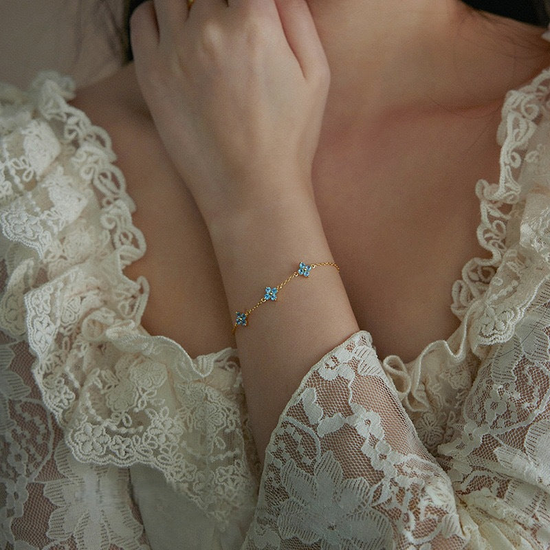 BRACELET FLEUR BLEUE ELARA