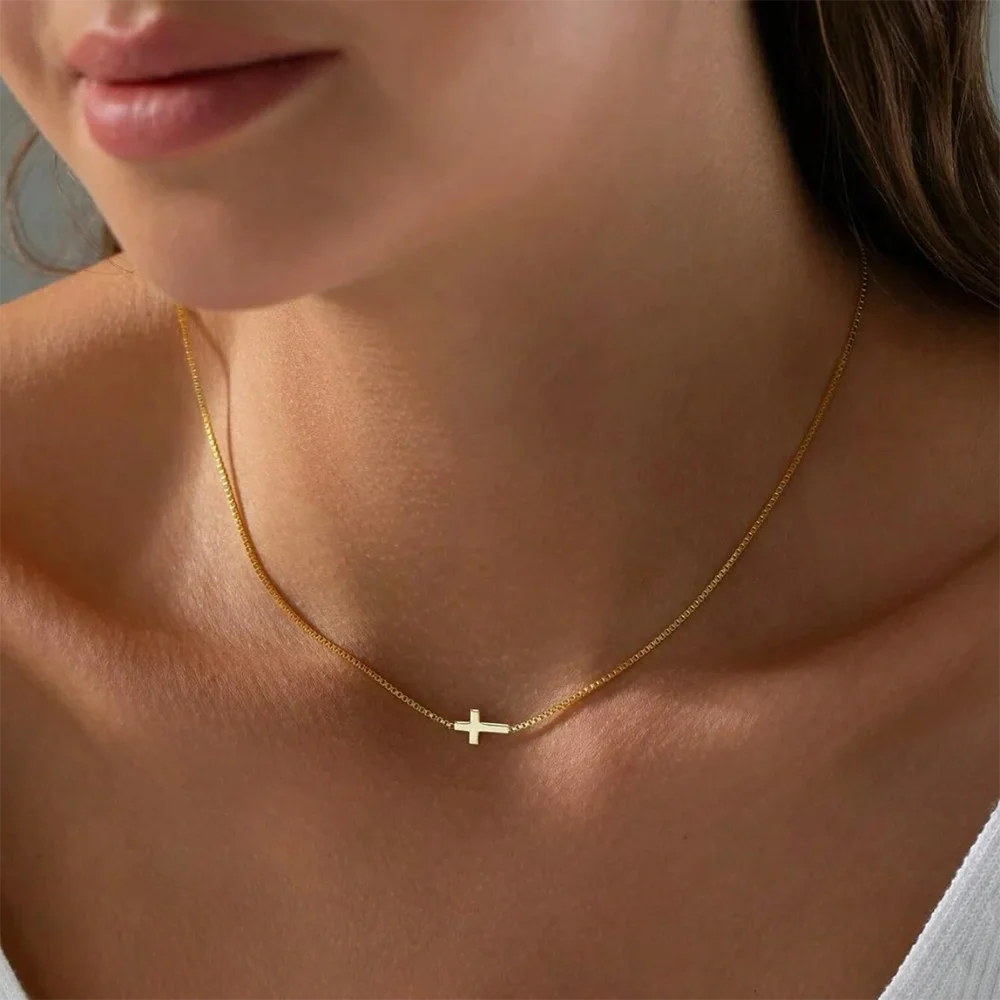 Zoravelle – Veritas Mini Cross Necklace