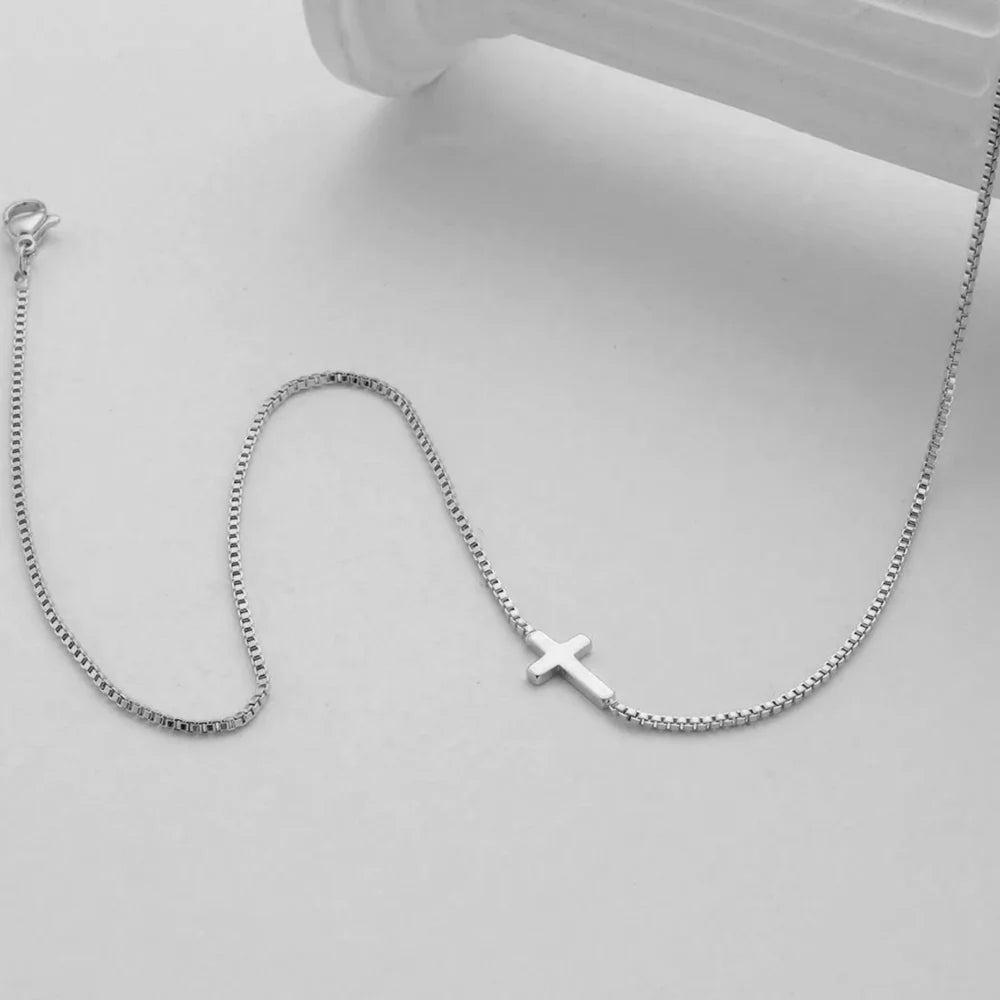 Zoravelle – Veritas Mini Cross Necklace